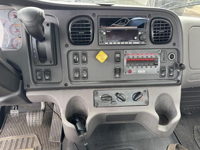 FREIGHTLINER BUSINESS CLASS M2 106