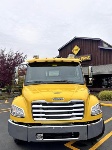 FREIGHTLINER BUSINESS CLASS M2 106 PLUS