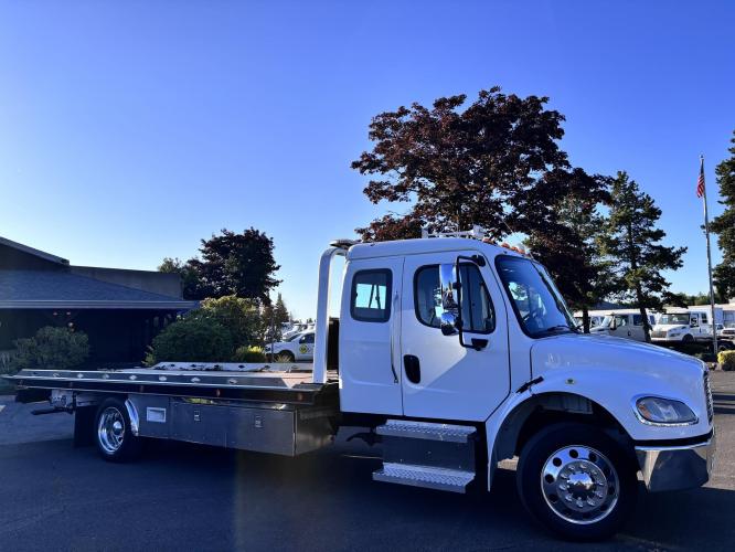 FREIGHTLINER BUSINESS CLASS M2 106
