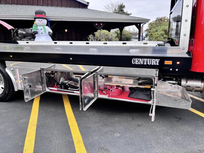 FREIGHTLINER BUSINESS CLASS M2 106 PLUS