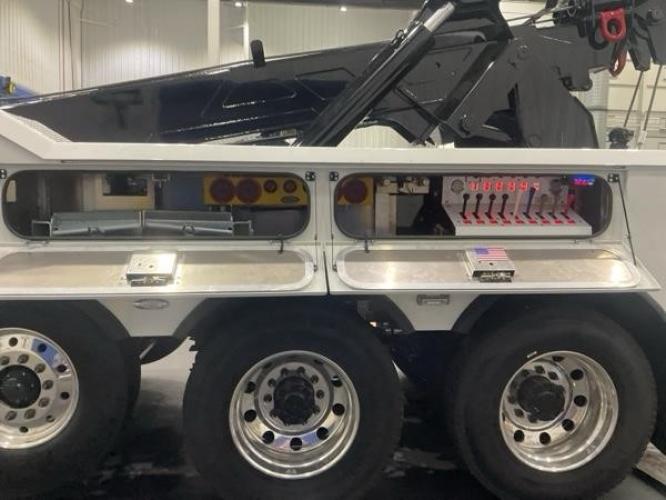 PETERBILT 589