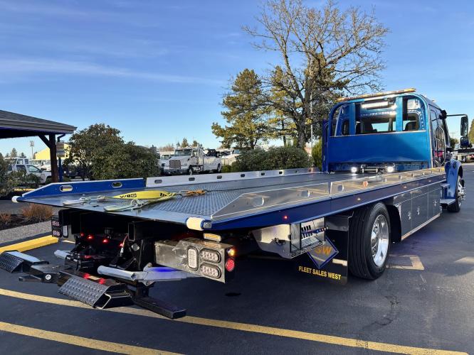 FREIGHTLINER BUSINESS CLASS M2 106 PLUS