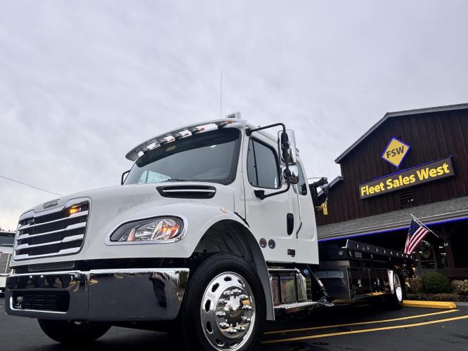 FREIGHTLINER BUSINESS CLASS M2 106 PLUS