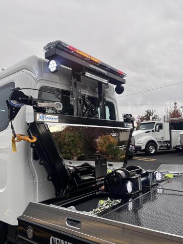 FREIGHTLINER BUSINESS CLASS M2 106 PLUS