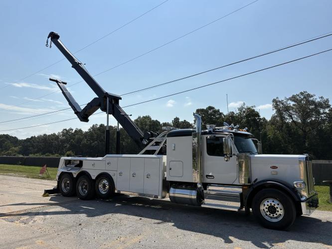 PETERBILT 589