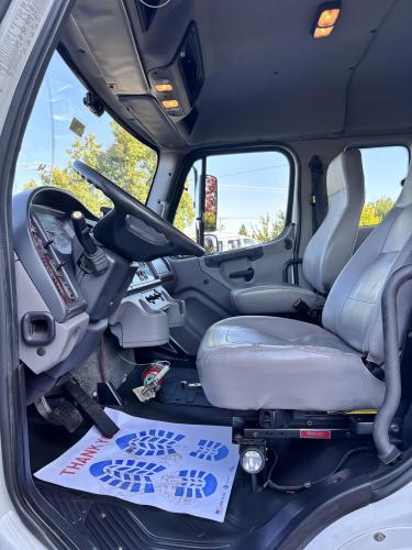FREIGHTLINER BUSINESS CLASS M2 106