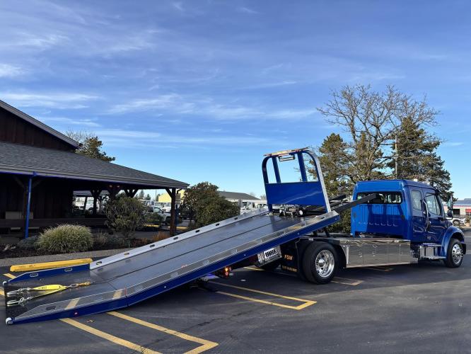 FREIGHTLINER BUSINESS CLASS M2 106 PLUS