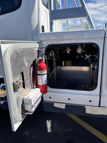 FREIGHTLINER BUSINESS CLASS M2 106 PLUS