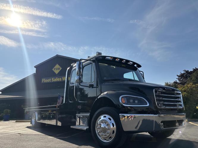 FREIGHTLINER BUSINESS CLASS M2 106 PLUS