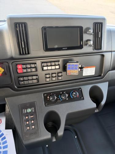 FREIGHTLINER BUSINESS CLASS M2 106 PLUS