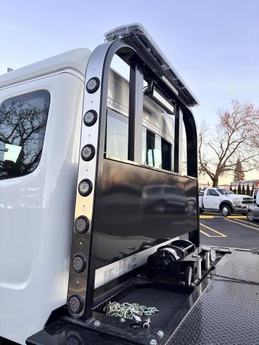 FREIGHTLINER BUSINESS CLASS M2 106 PLUS