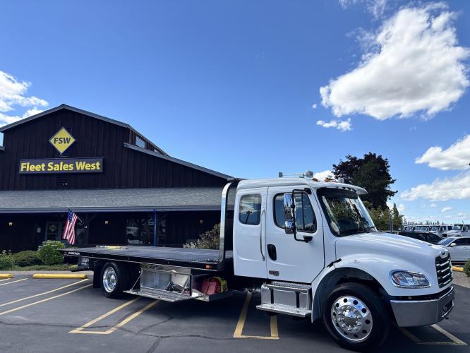 FREIGHTLINER BUSINESS CLASS M2 106 PLUS