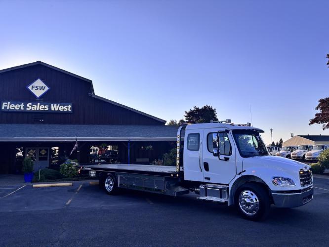 FREIGHTLINER BUSINESS CLASS M2 106 PLUS