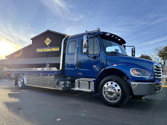 FREIGHTLINER BUSINESS CLASS M2 106 PLUS