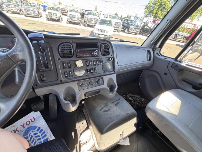 FREIGHTLINER BUSINESS CLASS M2 106