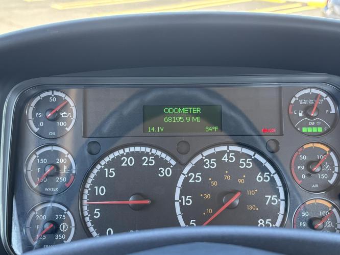 FREIGHTLINER BUSINESS CLASS M2 106