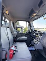 FREIGHTLINER BUSINESS CLASS M2 106