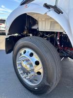 FREIGHTLINER BUSINESS CLASS M2 106 PLUS