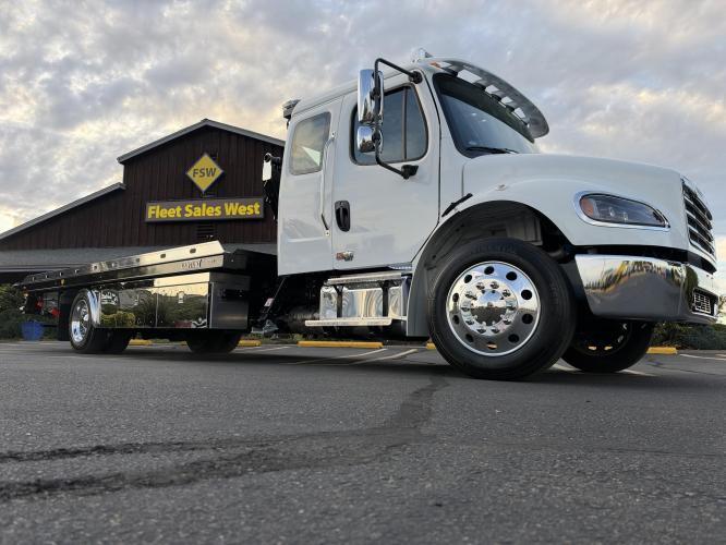 FREIGHTLINER BUSINESS CLASS M2 106 PLUS