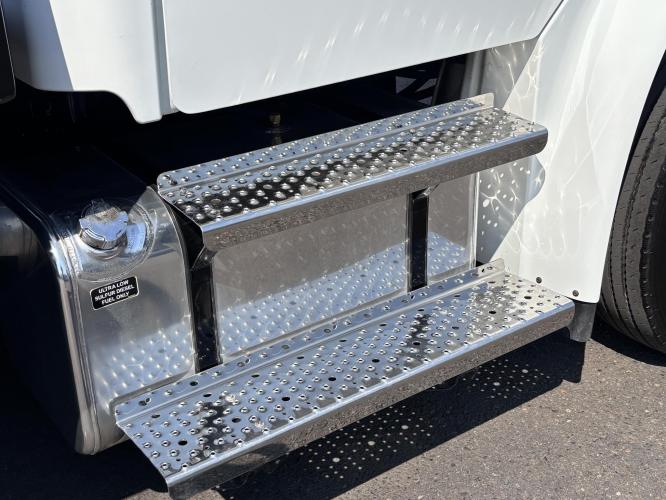 FREIGHTLINER BUSINESS CLASS M2 106