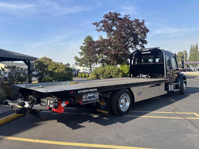 FREIGHTLINER BUSINESS CLASS M2 106 PLUS