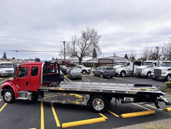 FREIGHTLINER BUSINESS CLASS M2 106 PLUS