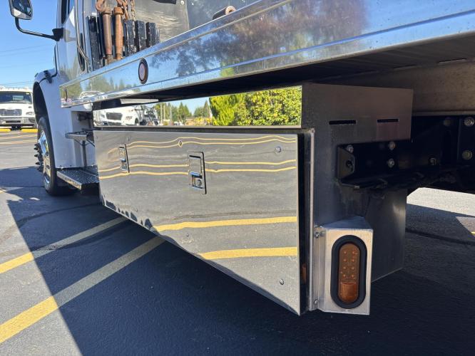FREIGHTLINER BUSINESS CLASS M2 106