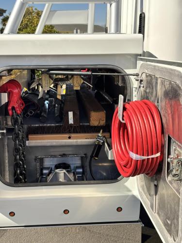 FREIGHTLINER BUSINESS CLASS M2 106 PLUS