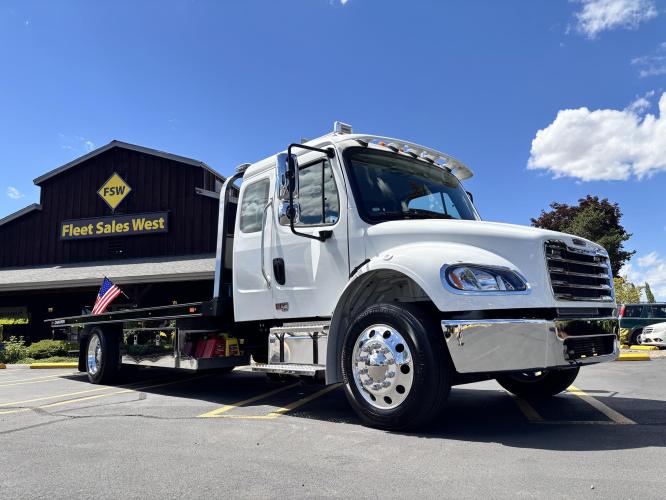 FREIGHTLINER BUSINESS CLASS M2 106 PLUS