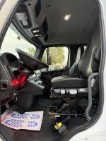 FREIGHTLINER BUSINESS CLASS M2 106 PLUS