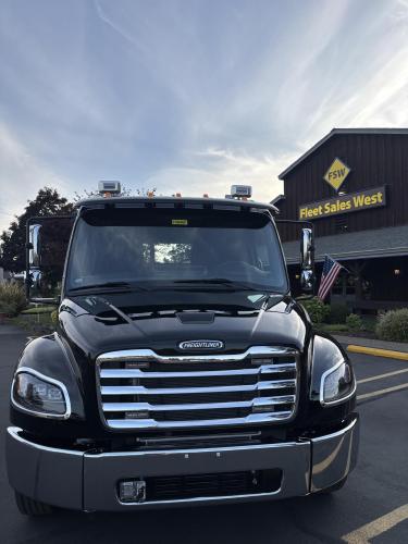 FREIGHTLINER BUSINESS CLASS M2 106 PLUS