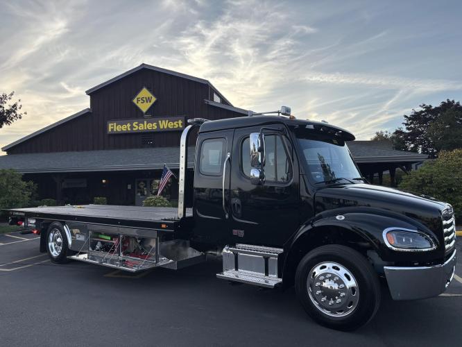 FREIGHTLINER BUSINESS CLASS M2 106 PLUS