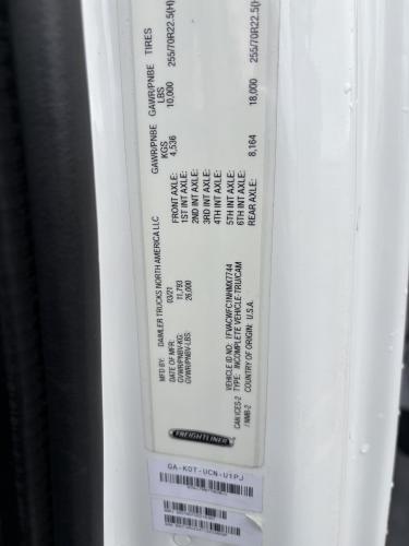 FREIGHTLINER BUSINESS CLASS M2 106