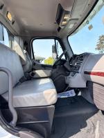 FREIGHTLINER BUSINESS CLASS M2 106