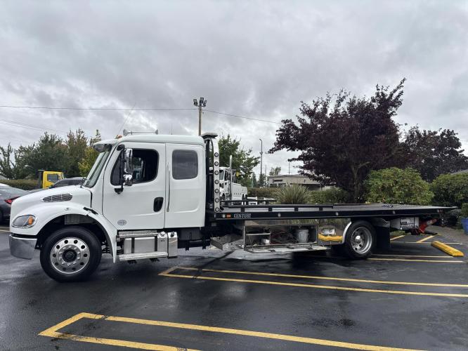 FREIGHTLINER BUSINESS CLASS M2 106