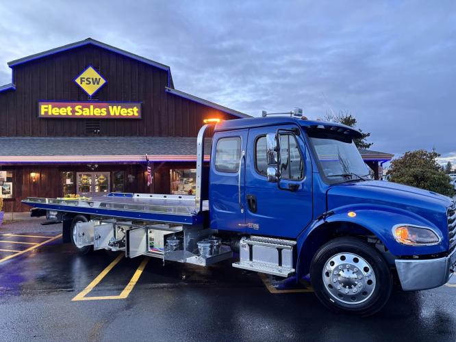 FREIGHTLINER BUSINESS CLASS M2 106 PLUS