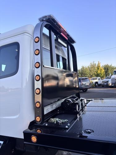 FREIGHTLINER BUSINESS CLASS M2 106 PLUS