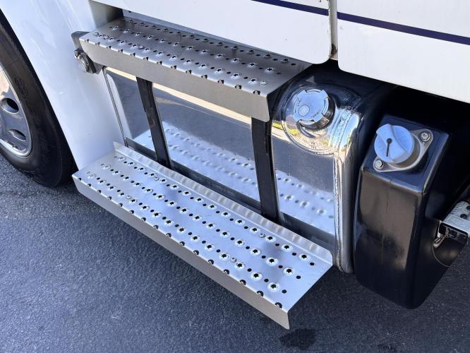 FREIGHTLINER BUSINESS CLASS M2 106