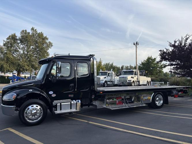 FREIGHTLINER BUSINESS CLASS M2 106 PLUS