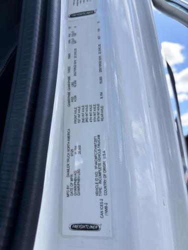 FREIGHTLINER BUSINESS CLASS M2 106 PLUS