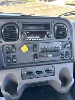 FREIGHTLINER BUSINESS CLASS M2 106