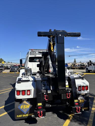 FREIGHTLINER BUSINESS CLASS M2 106 PLUS