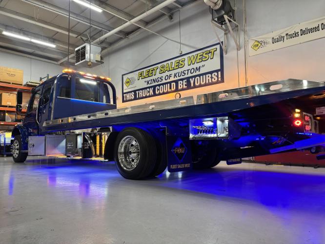 FREIGHTLINER BUSINESS CLASS M2 106 PLUS