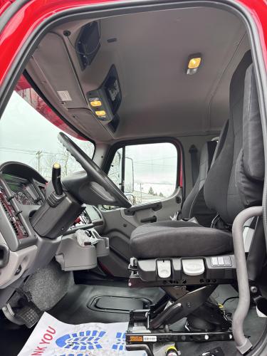 FREIGHTLINER BUSINESS CLASS M2 106