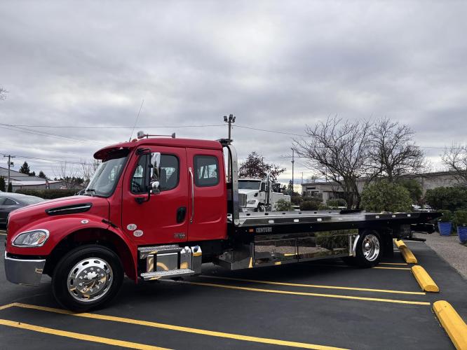 FREIGHTLINER BUSINESS CLASS M2 106 PLUS