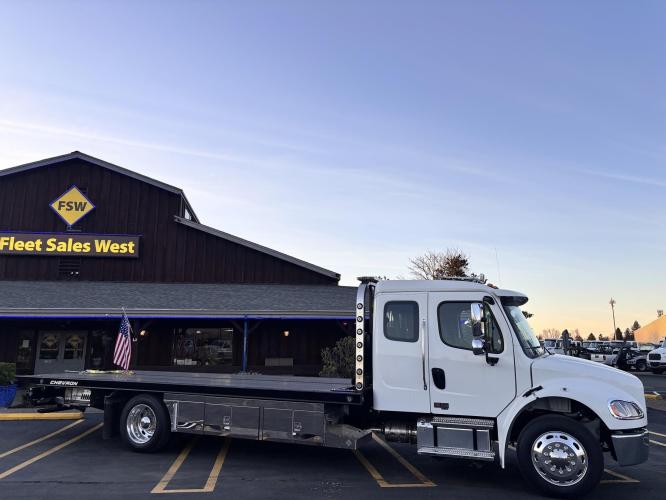 FREIGHTLINER BUSINESS CLASS M2 106 PLUS