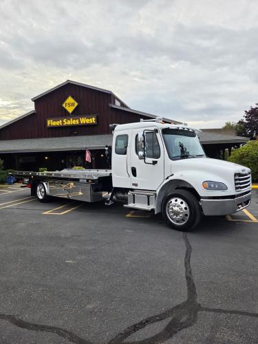 FREIGHTLINER BUSINESS CLASS M2 106 PLUS