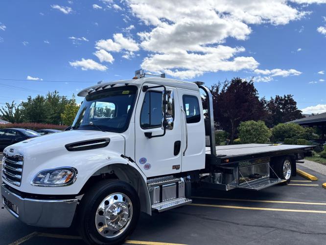 FREIGHTLINER BUSINESS CLASS M2 106 PLUS