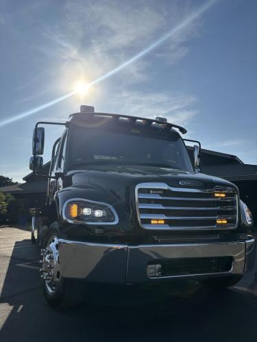 FREIGHTLINER BUSINESS CLASS M2 106 PLUS