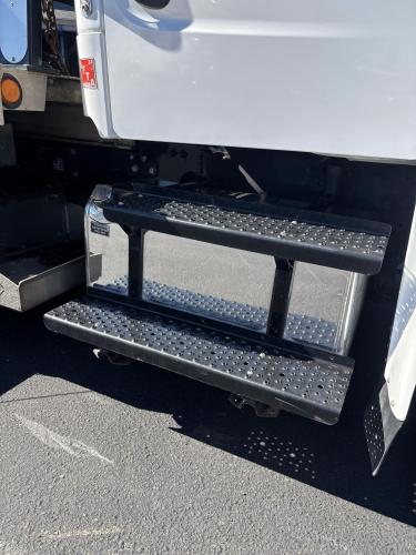 FREIGHTLINER BUSINESS CLASS M2 106